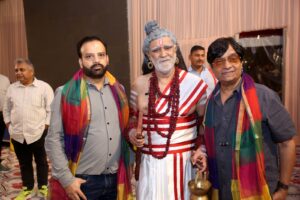 फिल्म ‘मंडली’ की स्टारकास्ट ने दिल्ली में आयोजित लव कुश रामलीला में हिस्सा लिया