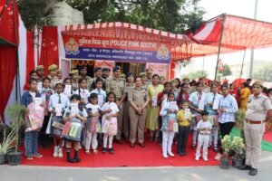 नोएडा पुलिस कमिश्नर लक्ष्मी सिंह ने किया पिंक बूथ का उद्घाटन