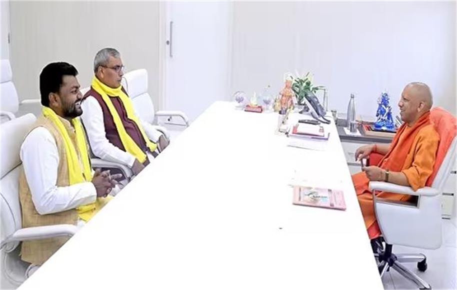 यूपी में मंत्रिमंडल विस्तार की चर्चाओं के बीच सीएम योगी से म‍िले ओपी राजभर, कह दी ये बड़ी बात