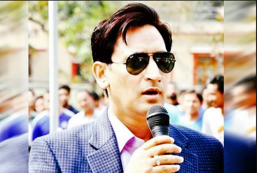 कुमाऊं कमिश्नर ने परीक्षा कक्ष में मारा छापा, रोते हुए बोली छात्रा- बर्बाद हो जाएगा भविष्य