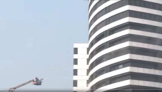 दिल्ली: कनॉट प्लेस की गोपालदास बिल्डिंग में लगी भीषण आग पर काबू, क्रेन से 11वीं मंजिल पर पहुंचे थे दमकलकर्मी
