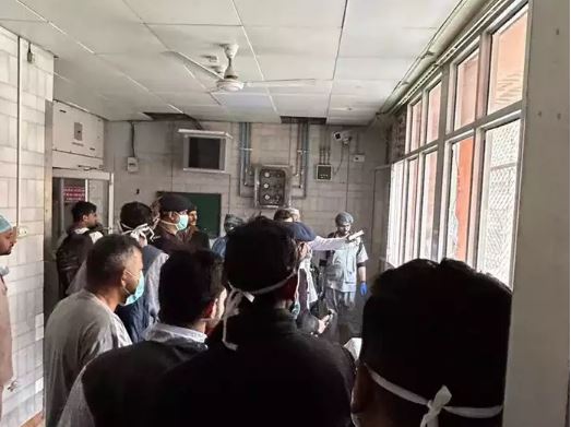 पीजीआई की ओटी में धमाके से लगी आग, महिला और बच्ची की मौत; CM योगी ने ली घटना की जानकारी