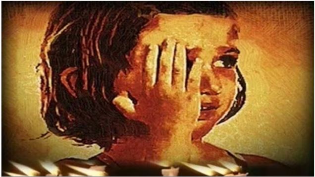 मां ने बेटी को स्कूल वैन में भेजा स्कूल, ड्राइवर ने रास्ते में कर दी यह शर्मनाक हरकत- जिसने सुना हो गया हैरान