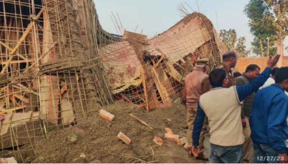 महराजगंज में बड़ा हादसा, निर्माणाधीन छत ढहने से 10 मजदूर दबे; 2 की मौत