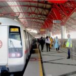 दिल्ली मेट्रो में फंसी साड़ी, 25 मीटर तक घिसटती चली गई महिला… इलाज के दौरान मौत