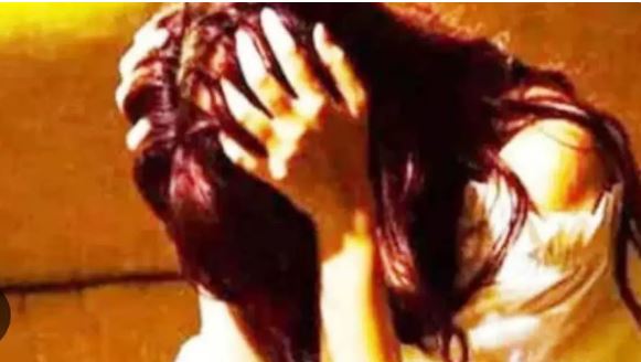 यूपी पुलिस के कांस्टेबल ने किया सरकारी स्कूल की टीचर से रेप, ब्लैकमेल कर रुपये भी ठगे
