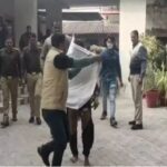 ‘मैं बचूंगा नहीं, मेरी मौत के जिम्मेदार…’, पुल‍िस अधि‍कारी की प्रताड़ना से परेशान युवक ने SP ऑफ‍िस में खुद को लगाई आग