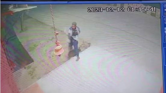 अराजक तत्वों ने मंदिर पर फेंका पत्थर, स्थानीय लोगों में आक्रोश, सीसीटीवी में कैद हुई घटना