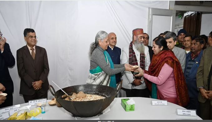 हलवा सेरेमनी के साथ अंतिम चरण पर पहुंची बजट की तैयारी, 1 फरवरी को पेश करेंगी वित्त मंत्री
