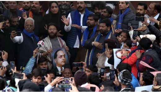 दिल्ली विश्वविद्यालय पहुंचे भीम आर्मी चीफ को हिरासत में लिया, पूर्व टीचर के समर्थन में DU गए थे चंद्रशेखर
