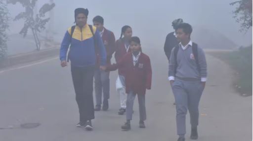 यूपी में कक्षा आठवीं तक के स्कूलों की बढ़ाई गई छुट्टी, अब सीधे इस तारीख को खुलेंगे स्कूल- ठंड को देखते हुए लिया गया फैसला