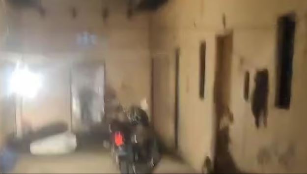 ग्रेटर नोएडा में बंद घर में मिलीं 4 लाशें, दरवाजा तोड़ अंदर घुसी पुलिस; कैसे हुई मौत?
