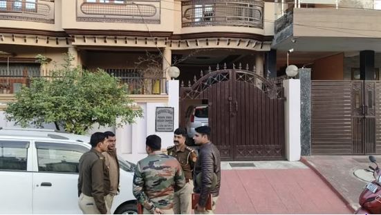 Lucknow: रिटायर्ड DSP ने खुद को मारी गोली, घर में लाइसेंसी रिवॉल्वर से उड़ाया