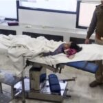 नोएडा के बरौला में बेटियों को फेंक चौथी मंजिल से कूद गई महिला, दो की मौत