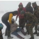 भारतीय सेना ने दिल जीत लिया, बर्फबारी में फंसे 500 पर्यटकों को बचाया; माइनस डिग्री तापमान पर भारी दिखा जजबा