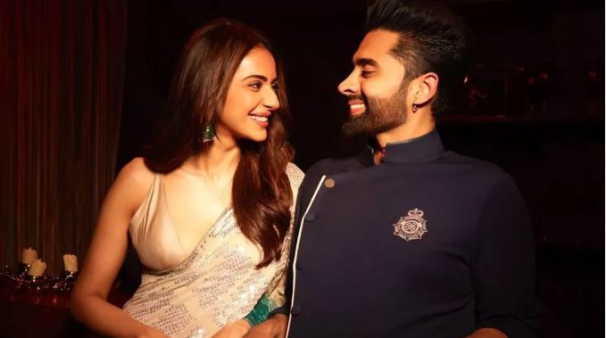 ढोल नाइट पर फैमिली के साथ जैकी के घर पहुंची रकुल प्रीत सिंह, वीडियो हुआ वायरल