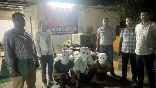 Delhi Crime: हौज खास में ATM तोड़ने वाले बदमाशों ने की हवाई फायरिंग, लोगों ने भागकर बचाई जान