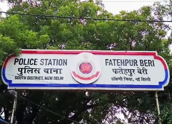 दिल्ली में प्लास्टिक पाइप से दो पुलिस कॉन्स्टेबल की जमकर धुनाई