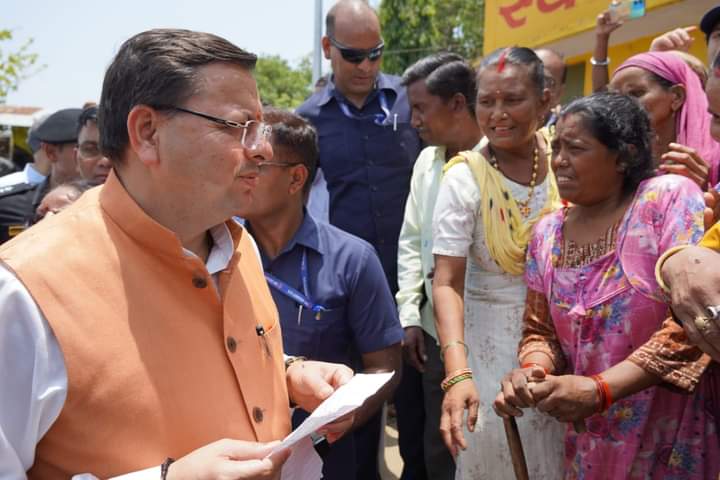 मुख्यमंत्री ने बाढ़ प्रभावित क्षेत्रों का निरीक्षण कर प्रभावितों की समस्याएं सुनी
