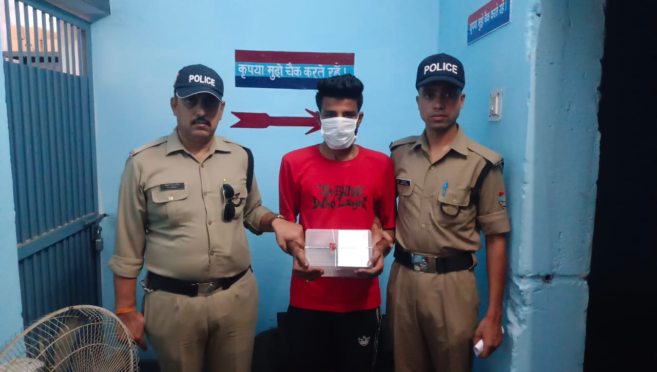 सोशल मीडिया पर तमंचे के साथ रौब दिखाना पडा भारी, दून पुलिस ने उतारी सारी खुमारी