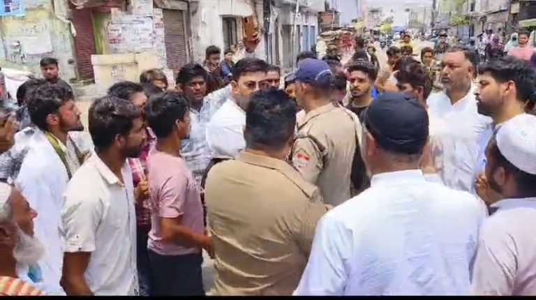 मंगलौर उपचुनाव में भिड़े भाजपा और कांग्रेस के समर्थक