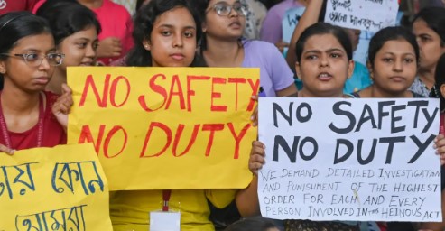 कोलकाता में डॉक्टर की हत्या और रेप के बाद देशभर में विरोध, 24 घंटे की हड़ताल