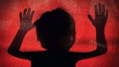 बाबा ने बच्चे के साथ की अश्लील हरकतें, केस दर्ज