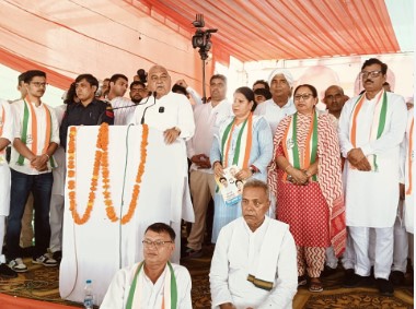 भाजपा को लगा एक और झटका- पूर्व मंत्री कांता देवी ने छोड़ी पार्टी, कांग्रेस का थामा दामन