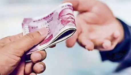 सीबीआई ने एलआईसी के असिस्टेंट इंजीनियर को रिश्वत लेते किया गिरफ्तार