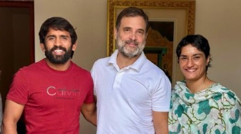 पहलवान विनेश फोगाट और बजरंग पूनिया ने कांग्रेस नेता राहुल गांधी से की मुलाकात