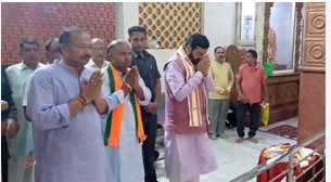 सीएम नायब सैनी पहुंचे श्री दक्षिण मुखी हनुमान मंदिर, चुनाव परिणाम से पहले की पूजा अर्चना
