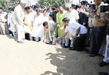 पिपली अनाजमंडी में पहुंचे सीएम नायब सैनी, धान खरीद कार्य का लिया जायजा 