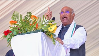 हरियाणा में गरजे खड़गे, भाजपा पर जमकर साधा निशाना, कहा मोदी झूठों के सरदार हैं जबकि भाजपा पहाड़ खोदकर चूहा निकालती है