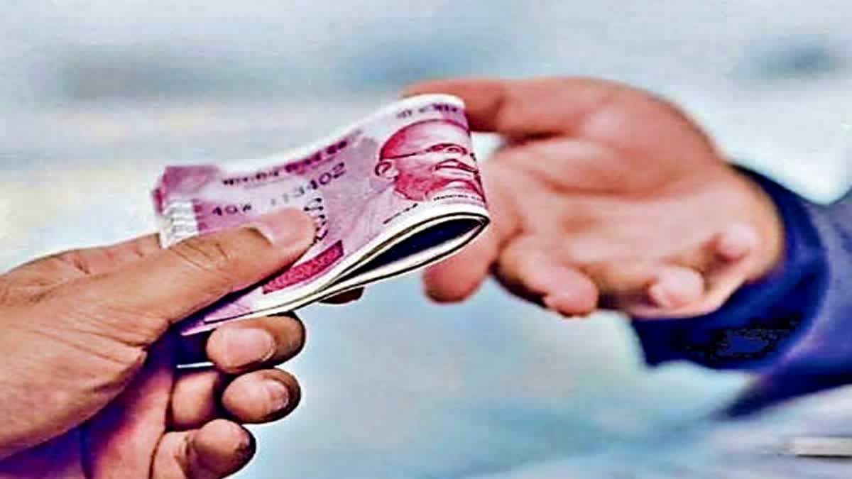 कफ सिरप तस्करी मामले में जमानती से वसूली: क्राइम ब्रांच का निरीक्षक रिश्वत लेते पकड़ा गया