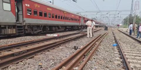 ओडिशा में नंदनकानन एक्सप्रेस पर बदमाशों ने की फायरिंग, यात्रियों में मची अफरा-तफरी