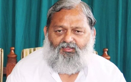 परिवहन मंत्री अनिल विज ने परिवहन विभाग के अधिकारियों के साथ की बैठक