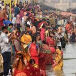संध्या अर्घ्य के लिए घाटों पर लगी भीड़, मुख्यमंत्री नायब सिंह सैनी लेंगे आरती में हिस्सा