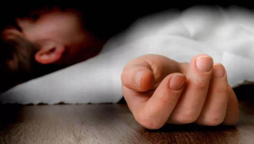 खेत में मिला युवक का शव, गले में रस्सी का फंदा और चेहरे पर चोट के निशान, जांच में जुटी पुलिस
