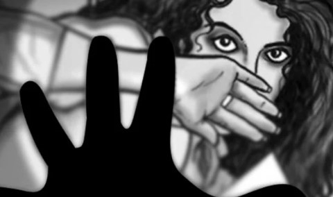 महिला को अनजान शख्स से मदद मांगना पड़ा महंगा, लॉज में किया दुष्कर्म, केस दर्ज