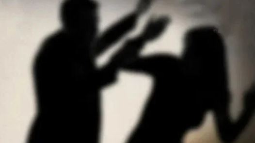 नशे और शक के चलते पति ने पत्नी की पीट- पीटकर की हत्या 