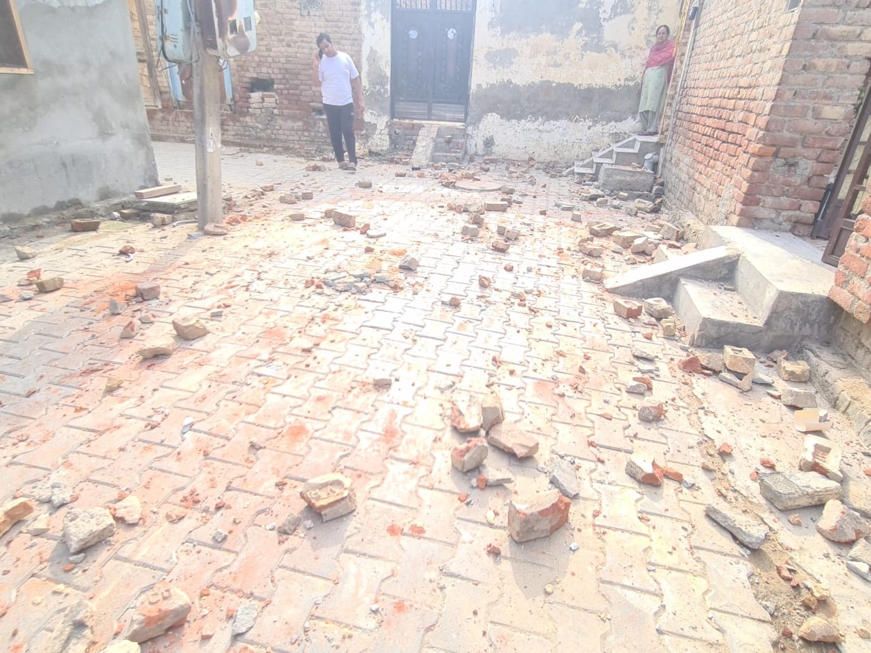 धार्मिक संगठन के लोगों पर दूसरे पक्ष के लोगों ने ईंट पत्थर से किया हमला, तनाव को देखते इंटरनेट सेवा की गई बंद 