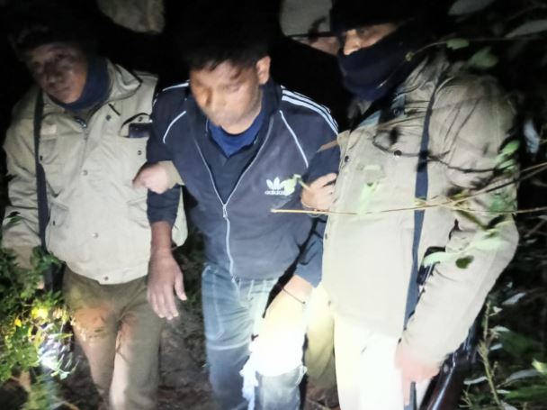 पुलिस मुठभेड़ में गौ तस्कर बदमाश गिरफ्तार, पैर में गोली लगने से हुआ घायल