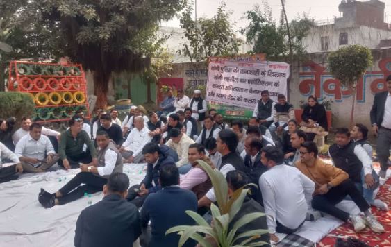 केंद्र सरकार द्वारा एडवोकेट एक्ट अमेंडमेंट एक्ट 2025 को अधिवक्ता विरोधी होने के विरोध में लोनी बार एसोसिएशन ने महामहिम के नाम ज्ञापन 
