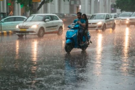 देशभर में मानसून का असर तेज़, दिल्ली-NCR में सुबह की बारिश से गर्मी से राहत