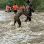 देशभर में बारिश का कहर: हिमाचल, पंजाब, यूपी समेत कई राज्यों में तबाही, हजारों पर्यटक फंसे