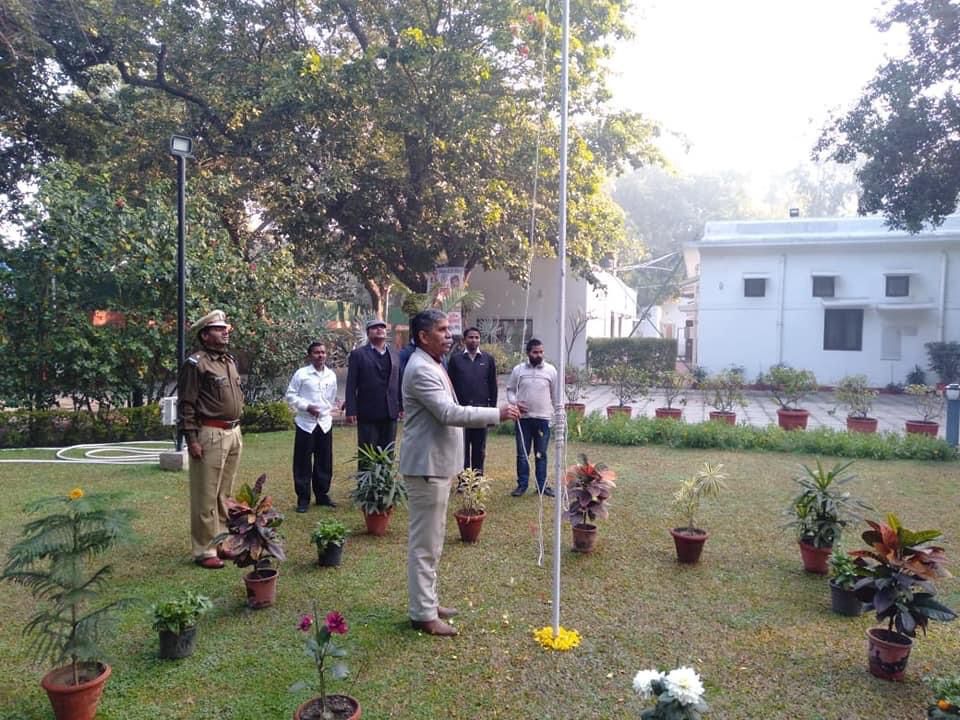 ध्वजारोहण विवाद: वरिष्ठ दलित अधिकारी मीर सिंह के साथ अन्याय, पुलिस पर पक्षपात के आरोप
