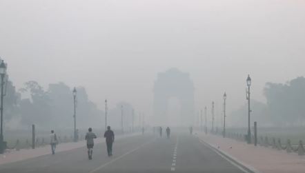 दिवाली के बाद दम घोंटने लगी दिल्ली की हवा, तीन दिन में AQI 400 पार