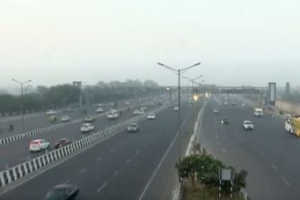 दिल्ली में प्रदूषण का संकट गहराया, कई इलाकों में हवा बेहद जहरीली; सरकार ने बढ़ाई सख्ती