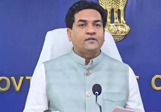 प्रदूषण की मार: दिल्ली में सख्त पाबंदियां, मजदूरों को मिलेगी राहत राशि