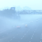 दिल्ली की हवा बेहद जहरीली, अक्षरधाम में AQI 327; ग्रेटर नोएडा कोहरे की चपेट में